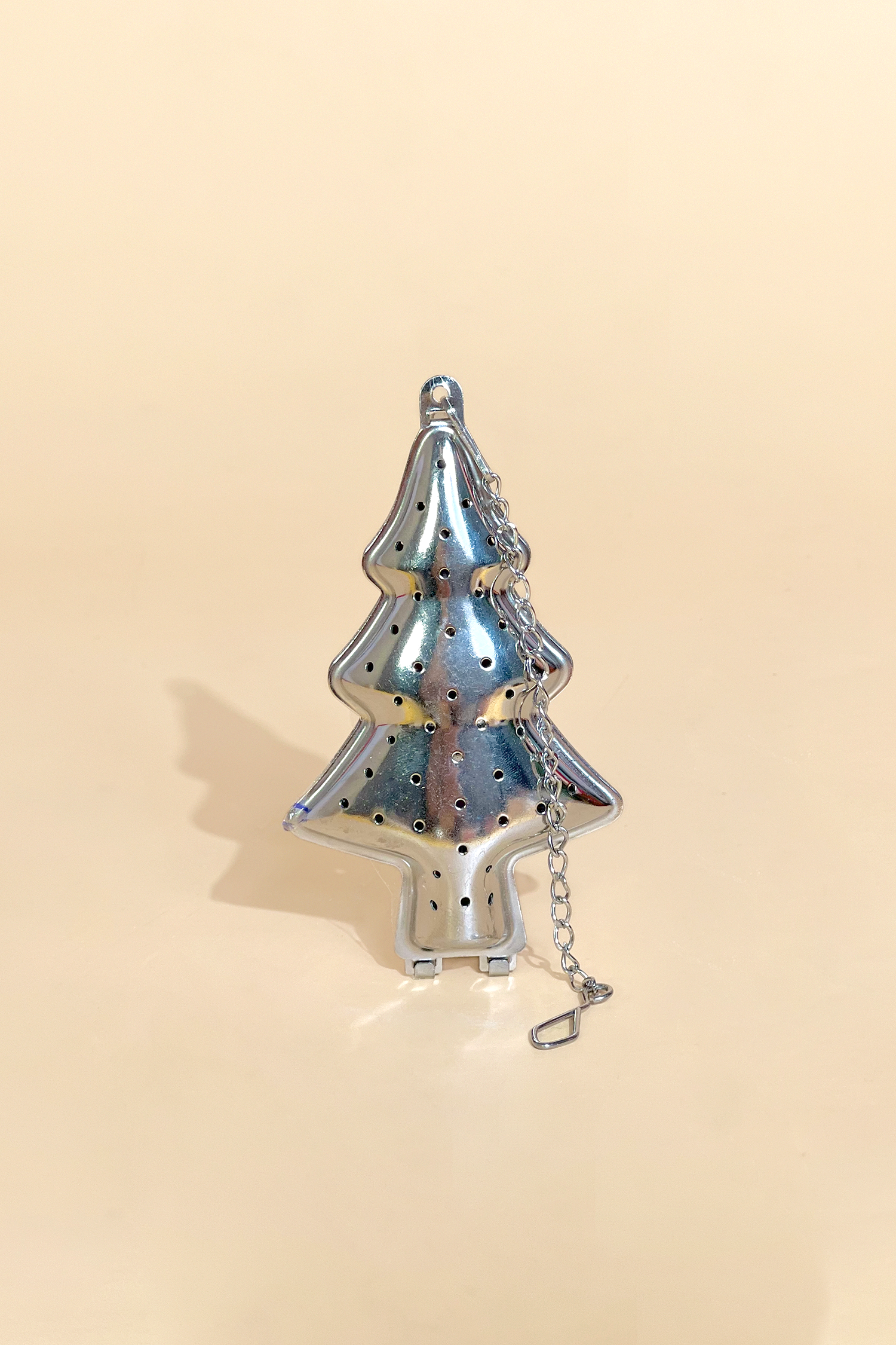This Christmas Tree Shaped Tea Infuser is made with olaben nutrition and high quality stainless steel for a unique silver color
