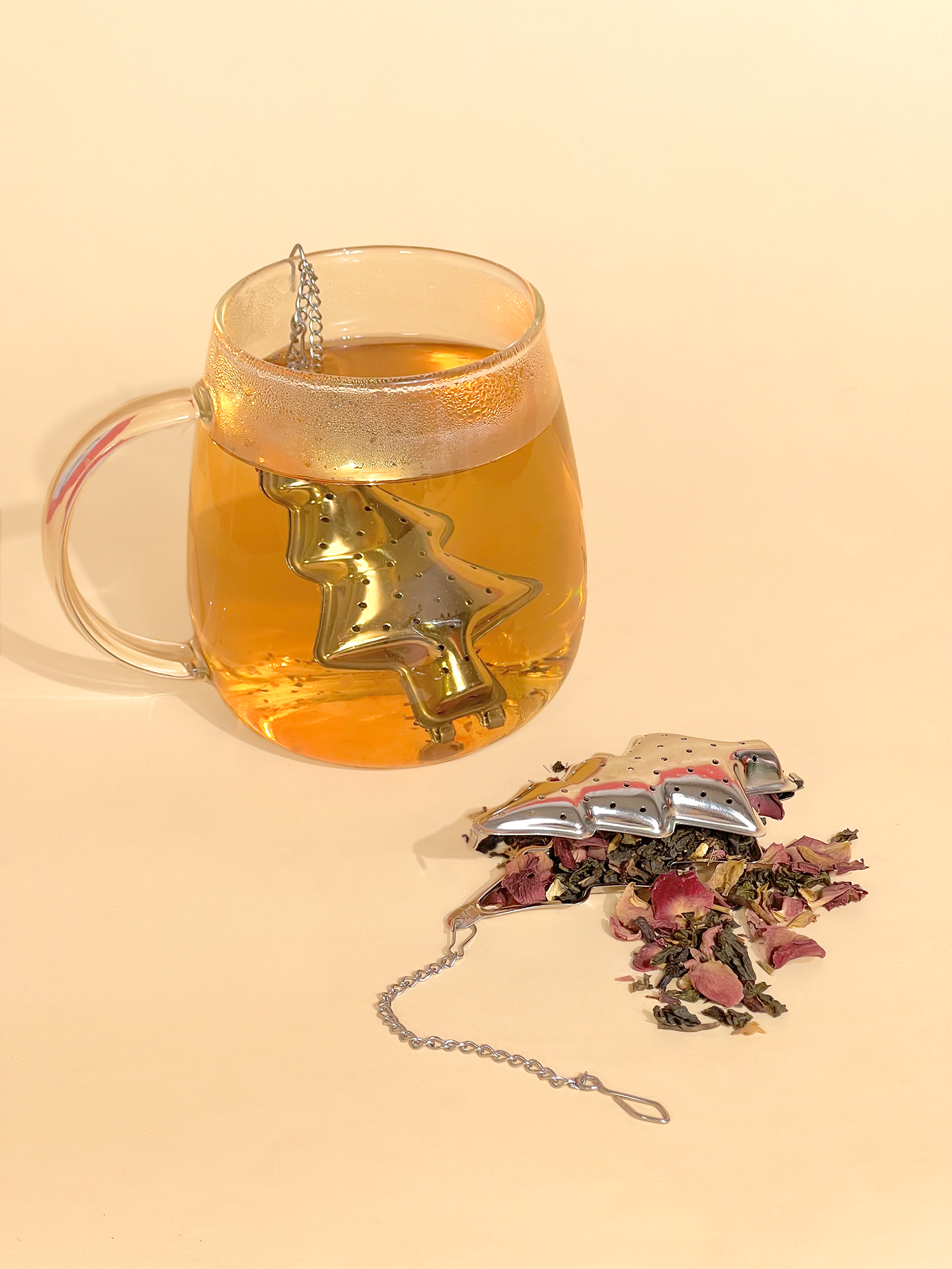 This Christmas Tree Shaped Tea Infuser is made with olaben nutrition and high quality stainless steel for a unique silver color