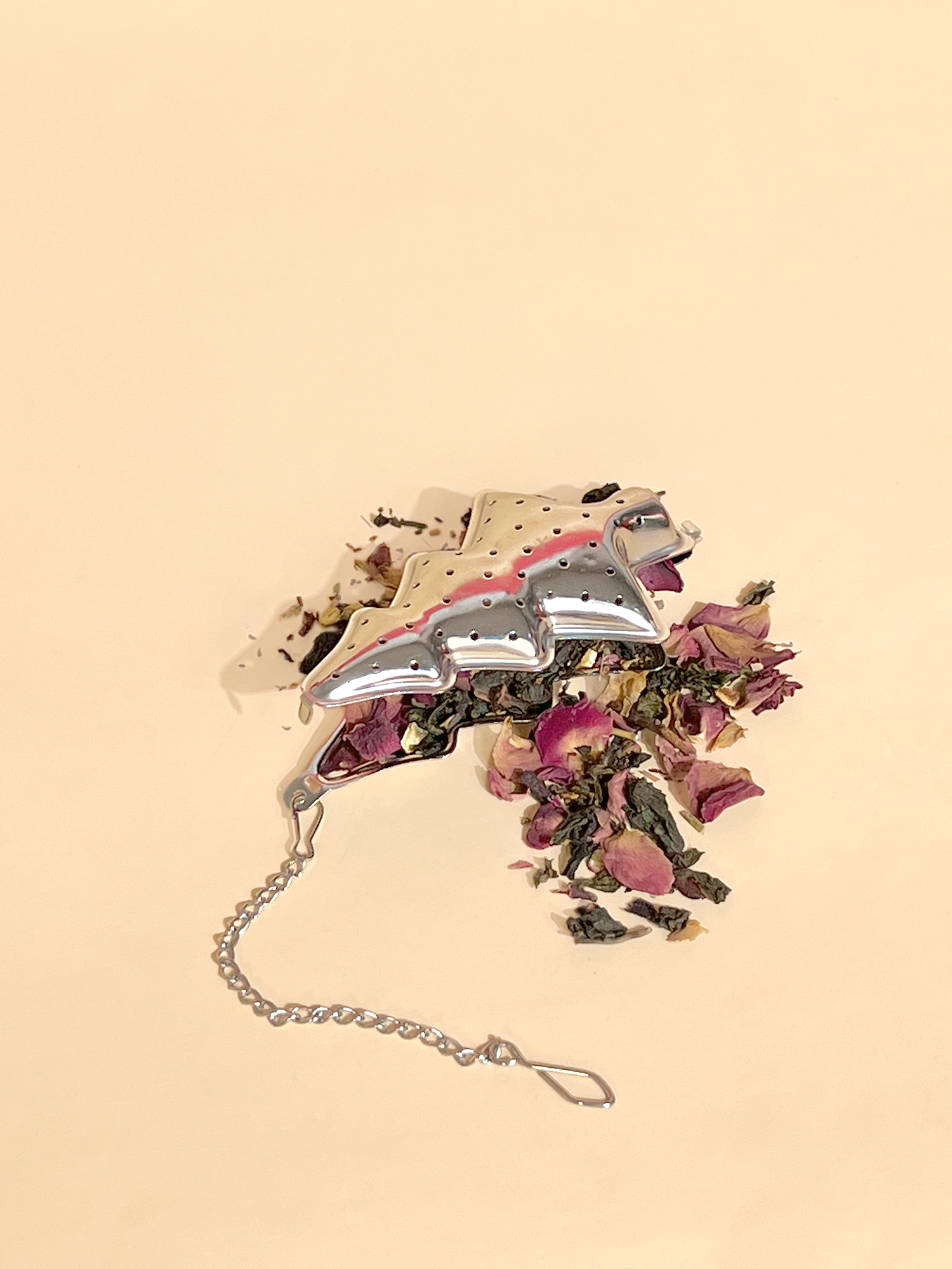 This Christmas Tree Shaped Tea Infuser is made with olaben nutrition and high quality stainless steel for a unique silver color