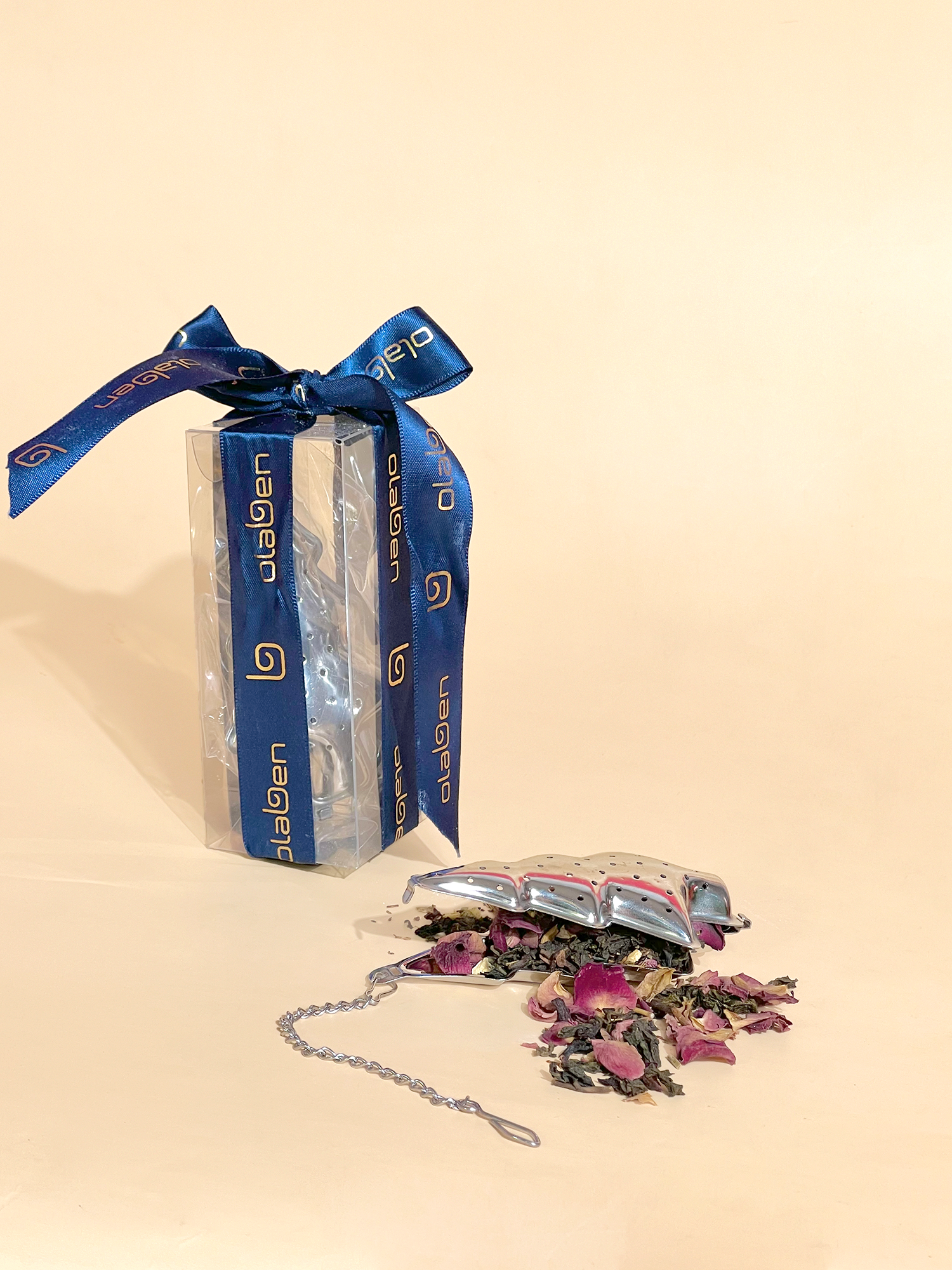 This Christmas Tree Shaped Tea Infuser is made with olaben nutrition and high quality stainless steel for a unique silver color