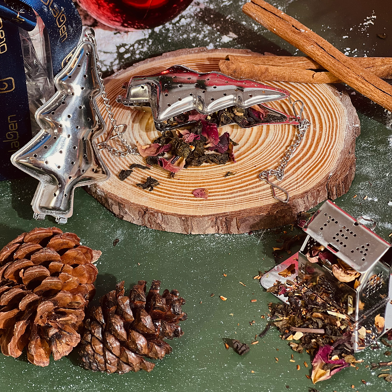 This Christmas Tree Shaped Tea Infuser is made with olaben nutrition and high quality stainless steel for a unique silver color