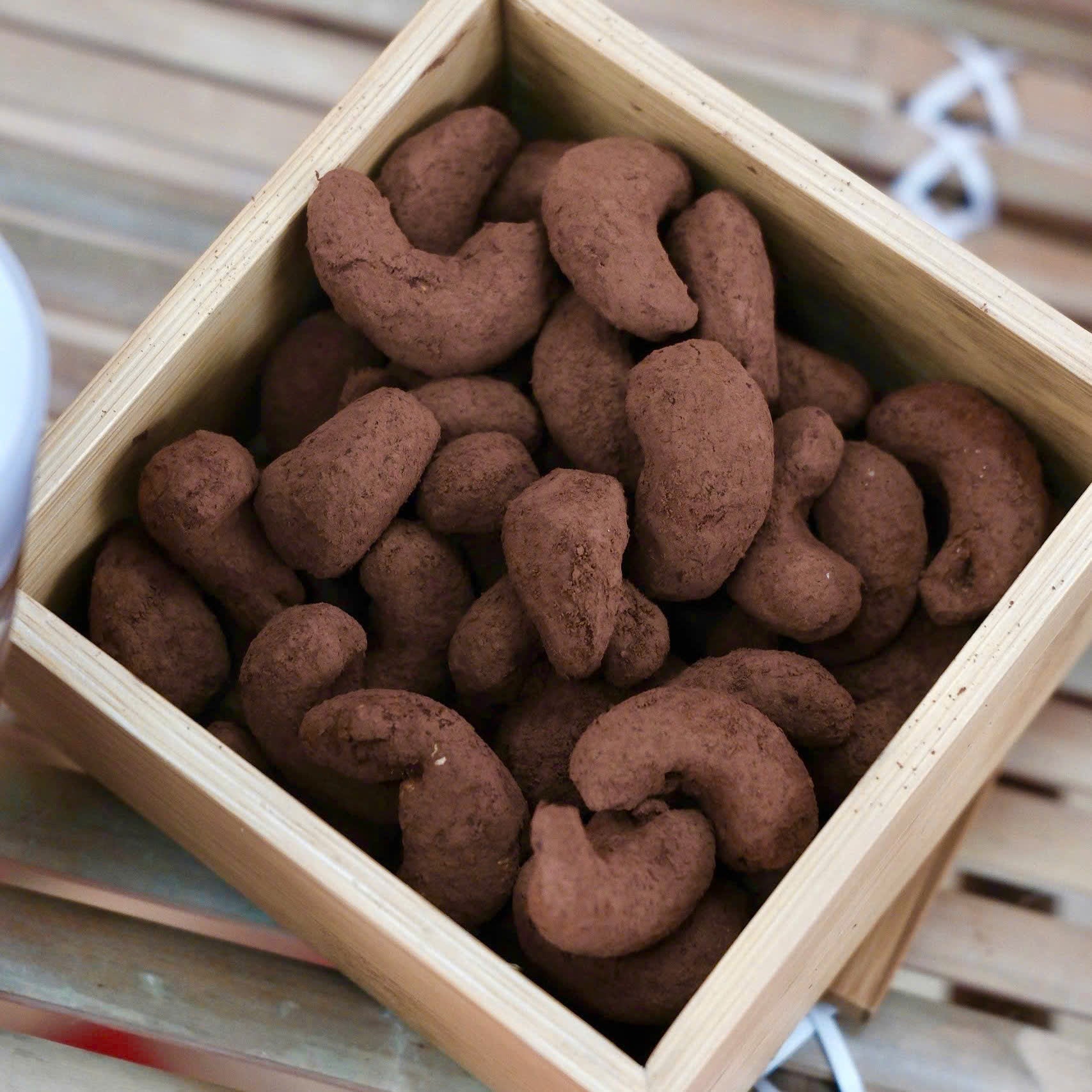 Cocoa Cashews