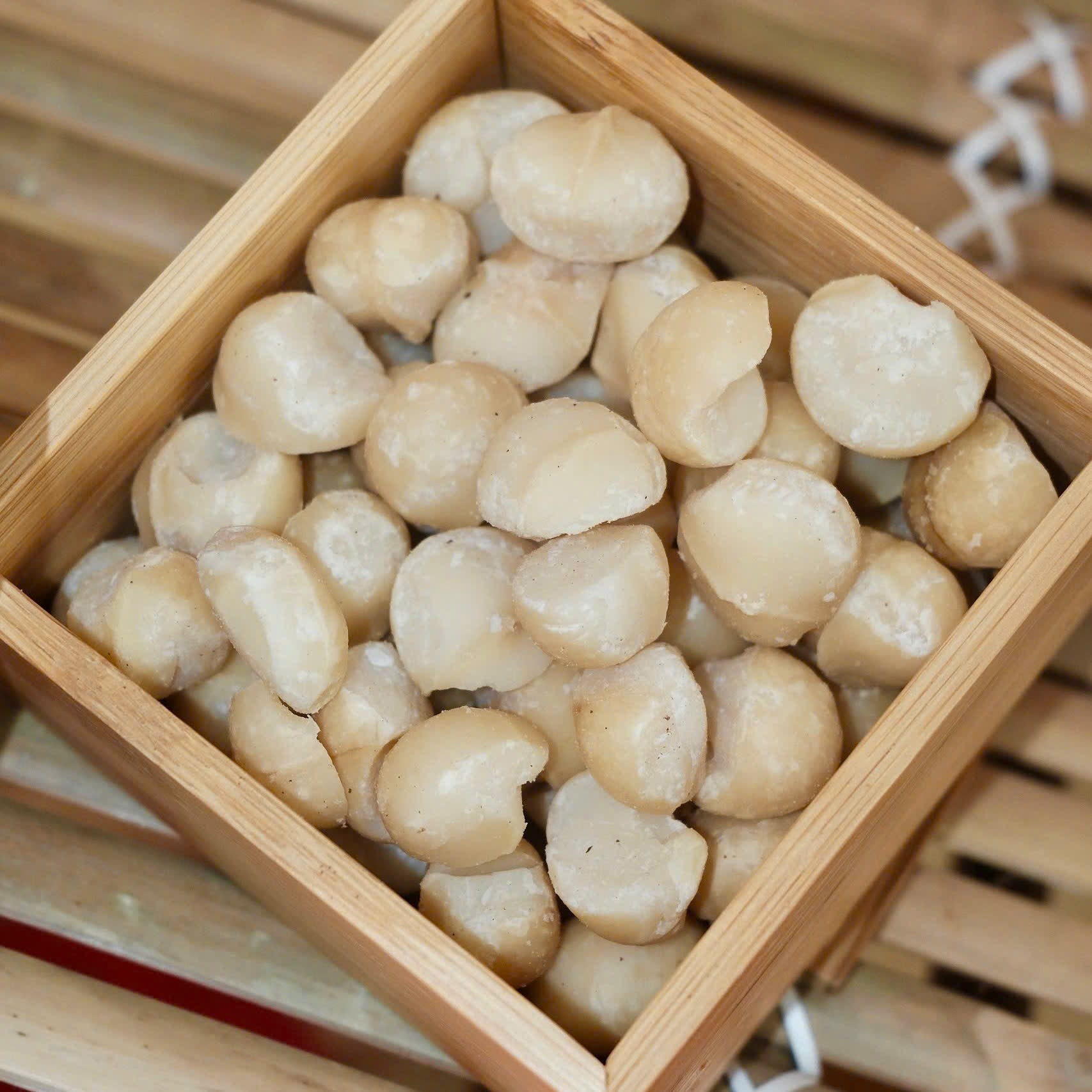 Peeled Australian Macadamia